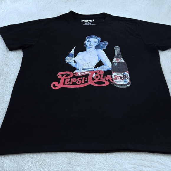 Pepsi🥤 1940s Pinup📌 Girl👱‍♀️ Graphic Tee👕 - NWT - Picture 9 of 11